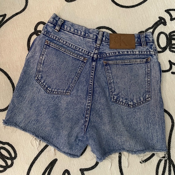 Vintage Calvin Klein high rise denim shorts - Picture 3 of 3